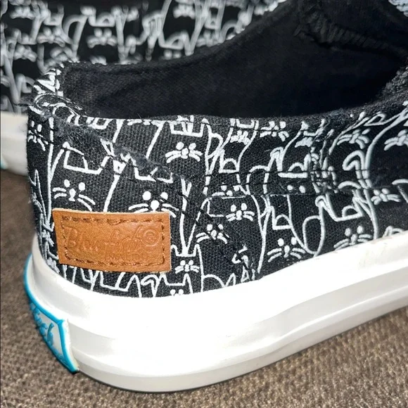 Blowfish Black and White Cats all over Graphic women's size 7  Sneakers - Picture 2 of 10